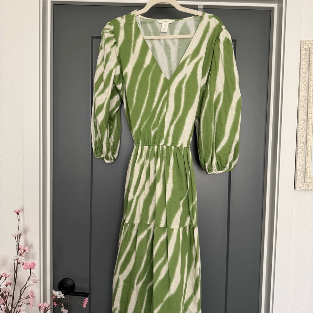 H&M Green and White Long Sleeve Dress